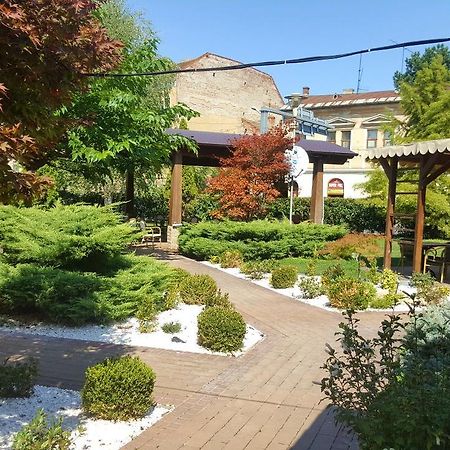 Hotel Gio Арад Экстерьер фото